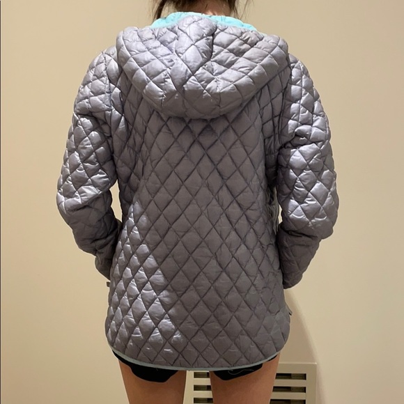 Light gray with turquoise interior puffer jacket - Picture 3 of 6